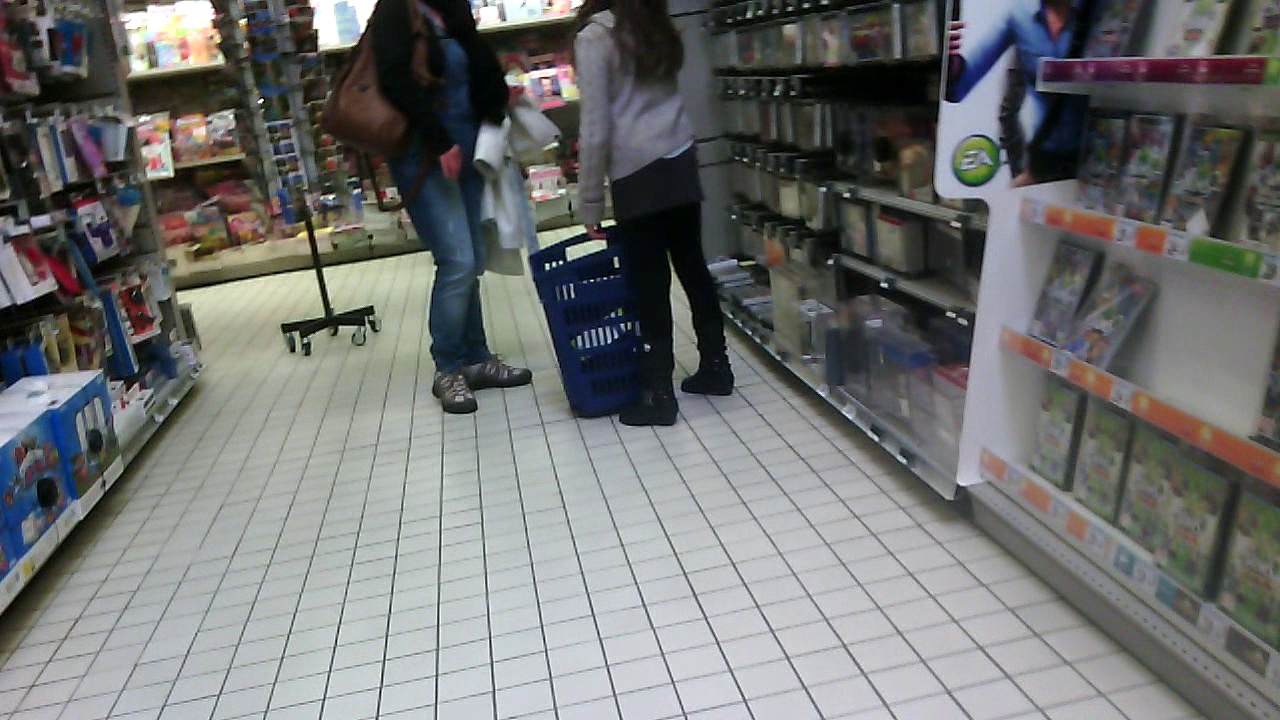 carrefour (jupe grise..collant n