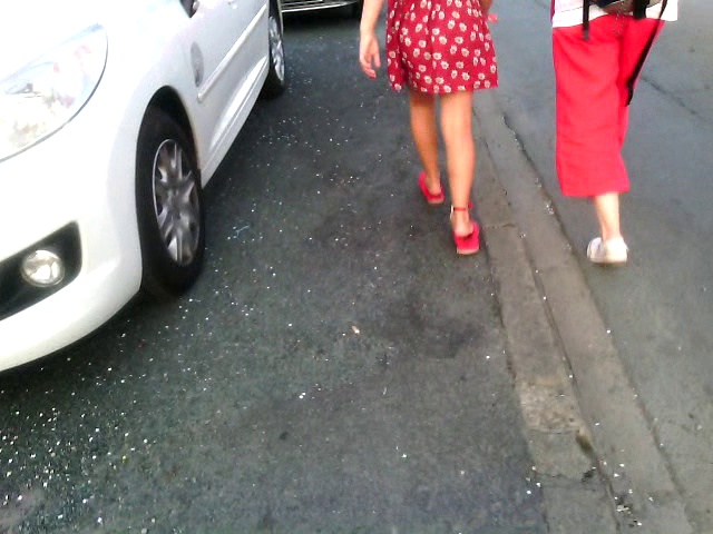 rue (robe rouge motif 2)-026.jpg