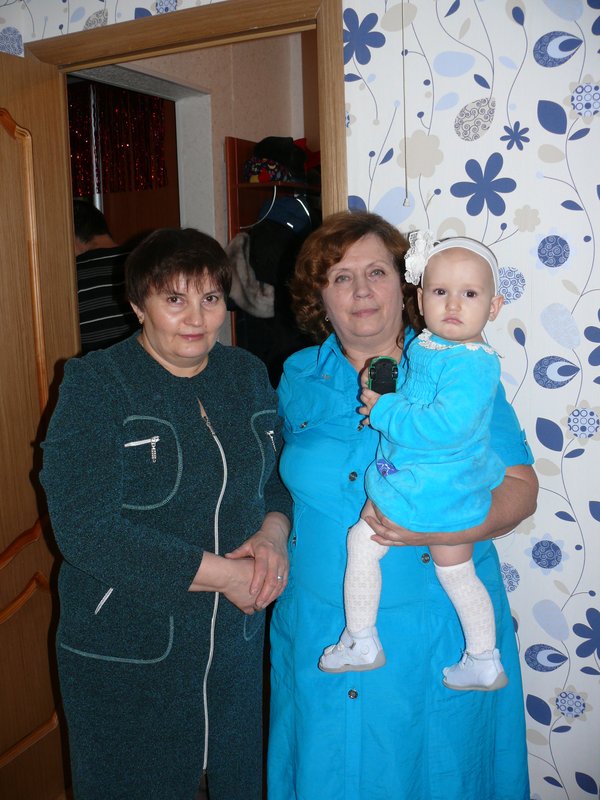 Тоня и бабушки