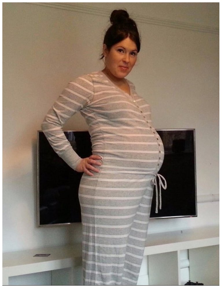 pregnant striped outfit.jpg