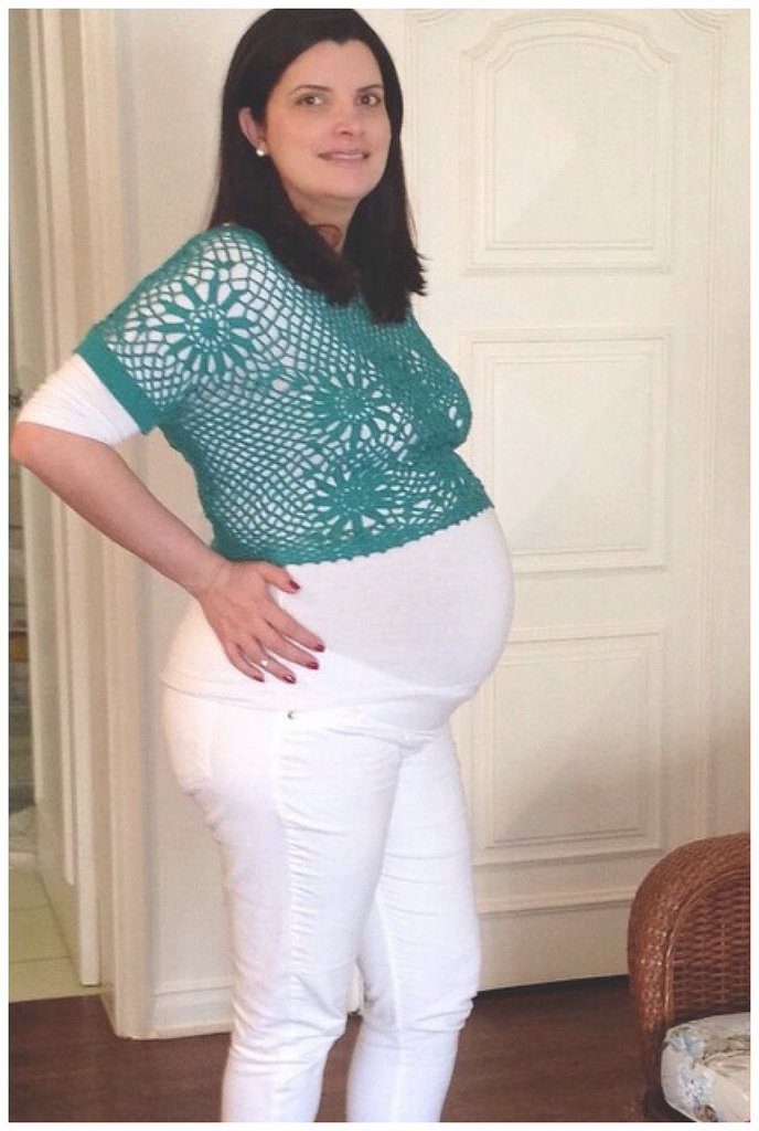 pregnant white jeans.jpg