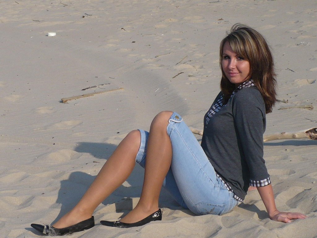 beach phose and jeans.jpg