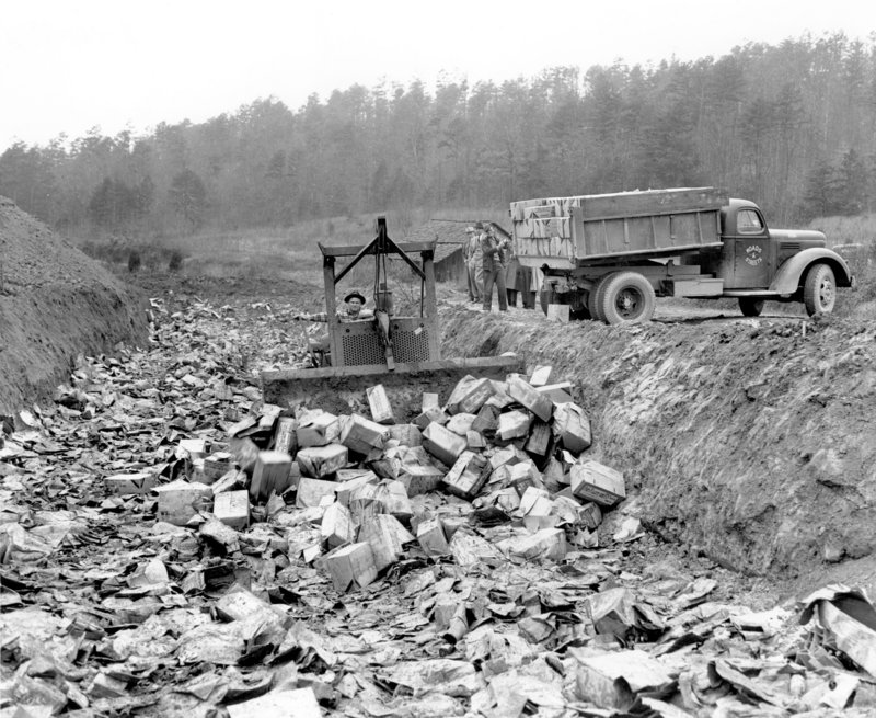 1946 -OAK RIDGE,TENN -DESTROYING