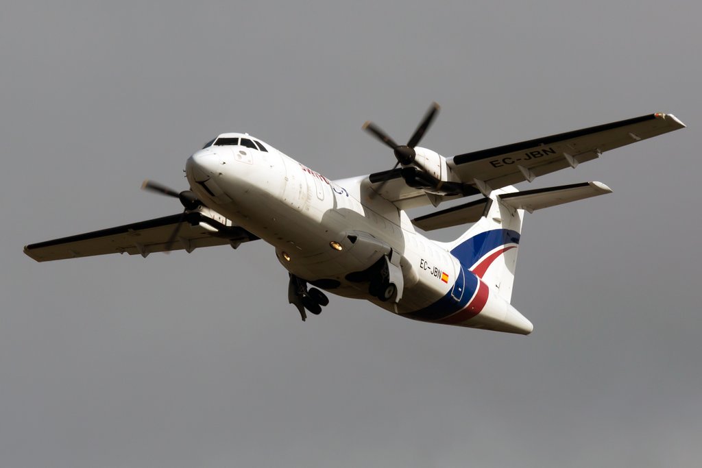 ATR-42_EC-JBN_Swiftair_7_FNC.jpg