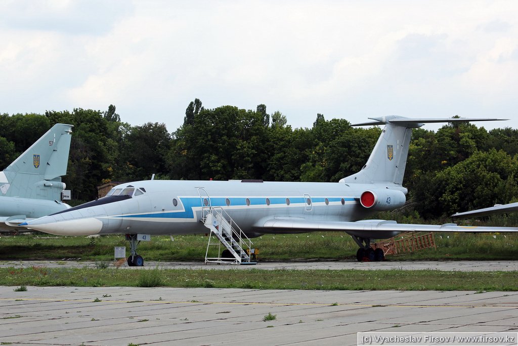 Tu-134UBL_43_Ukraine_Air_Force_2