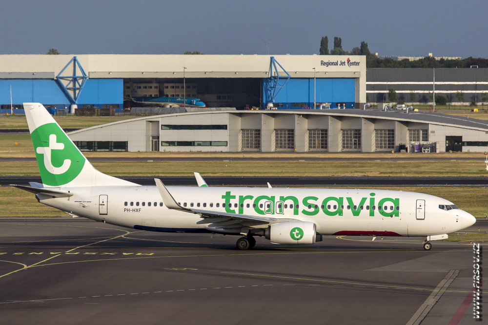 B-737_PH-HXF_Transavia_1_AMS.jpg