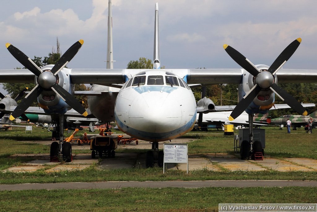 An-24_UR-49256_Air_Ukraine_2_IEV