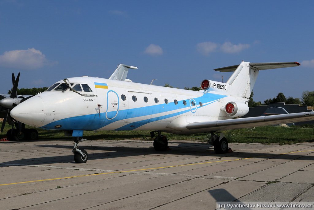 Yak-40_UR-88290_Aerocharter_1_IE