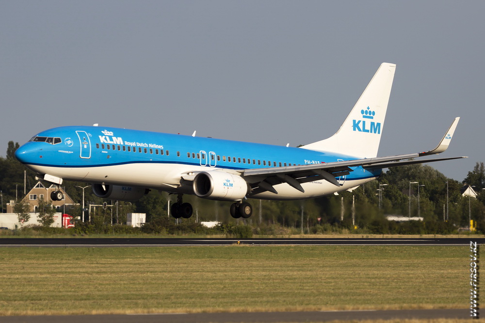 B-737-PH-BXF_KLM_3_AMS.jpg