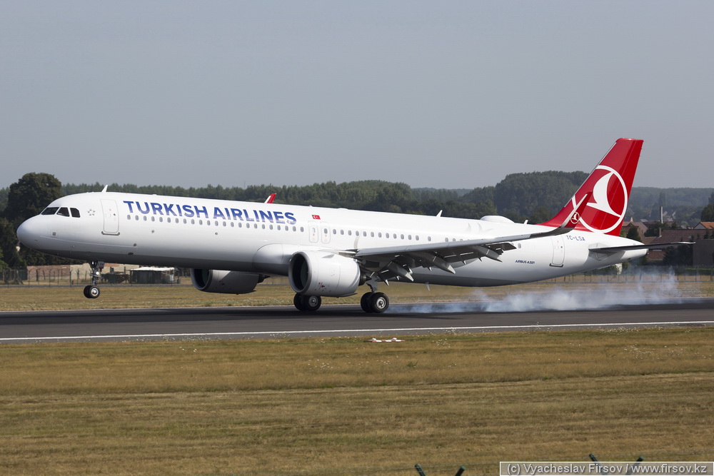 A-321_C-LSA_Turkish_Airlines_1_B