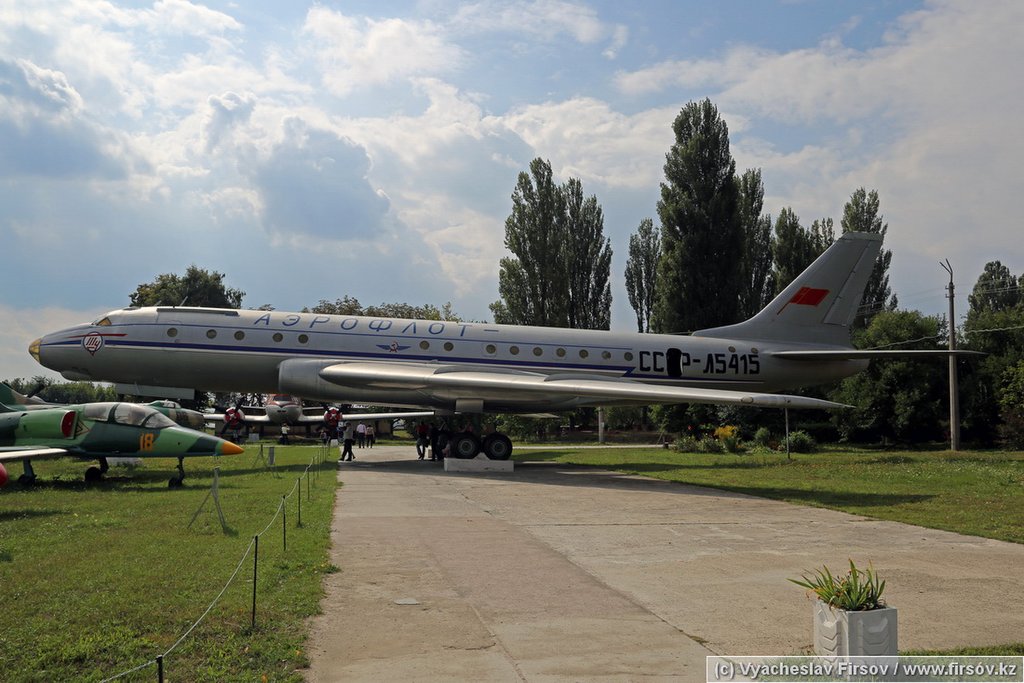 Tu-104_CCCP-L5415_Aeroflot_1_IEV