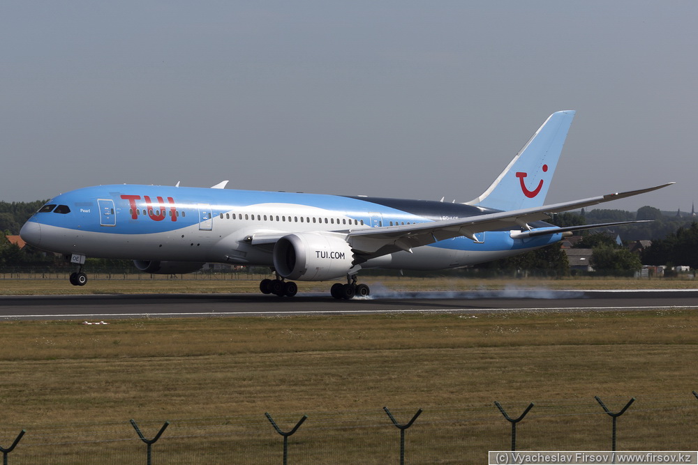 B-787_OO-LOE_TUI_Airlines_Belgiu