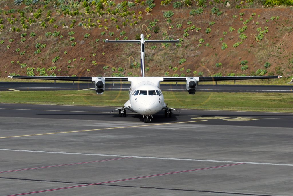 ATR-42_EC-JBN_Swiftair_4_FNC.jpg