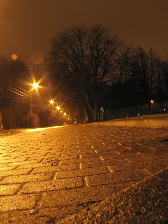CobbleStone-Sidewalk-at-Night-st