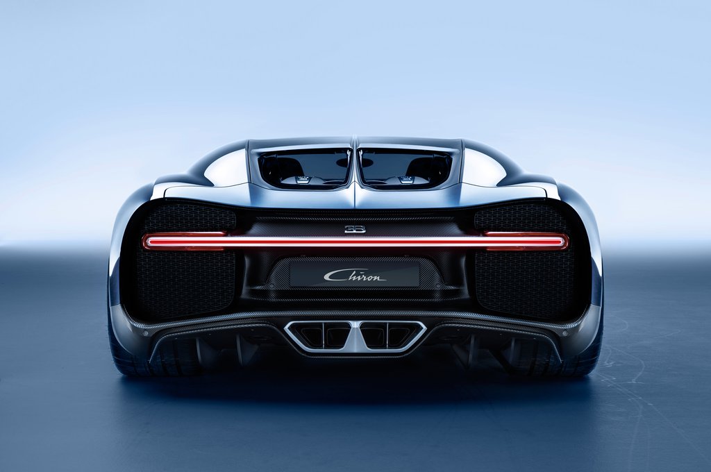 2017-Bugatti-Chiron-rear-end.jpg