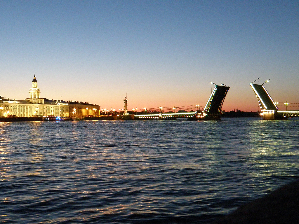 min_Санкт-Петербург - Дворцовый мост 21.06.09.jpg