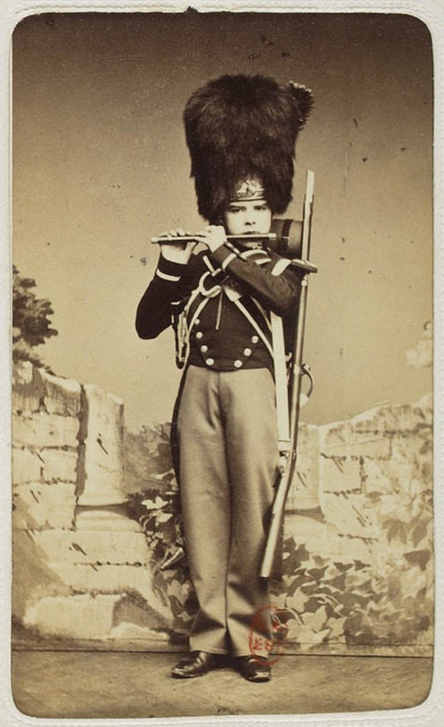 Флейтист. Из фотоальбома Национа