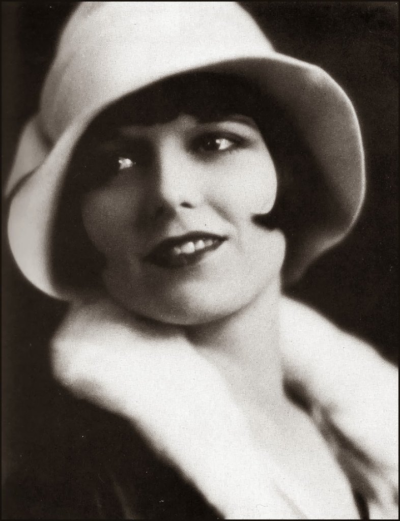 1928_louisebrooks_portrait.jpg