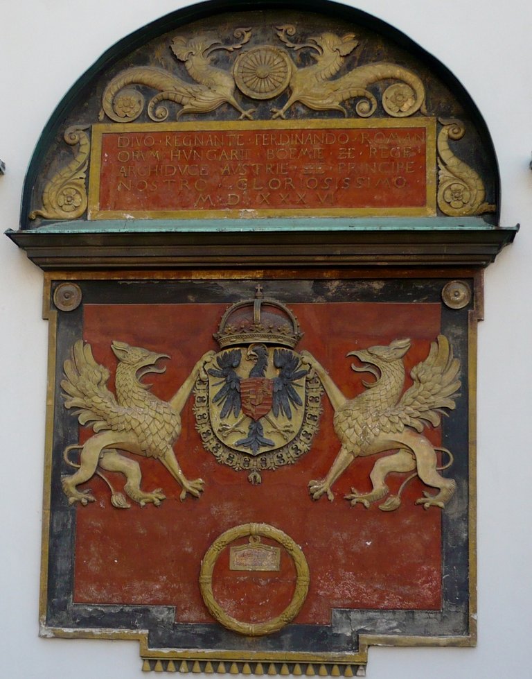 герба на стене имп. дворца (хофб