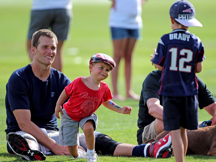 Tom-Brady-sighting-at-football-t