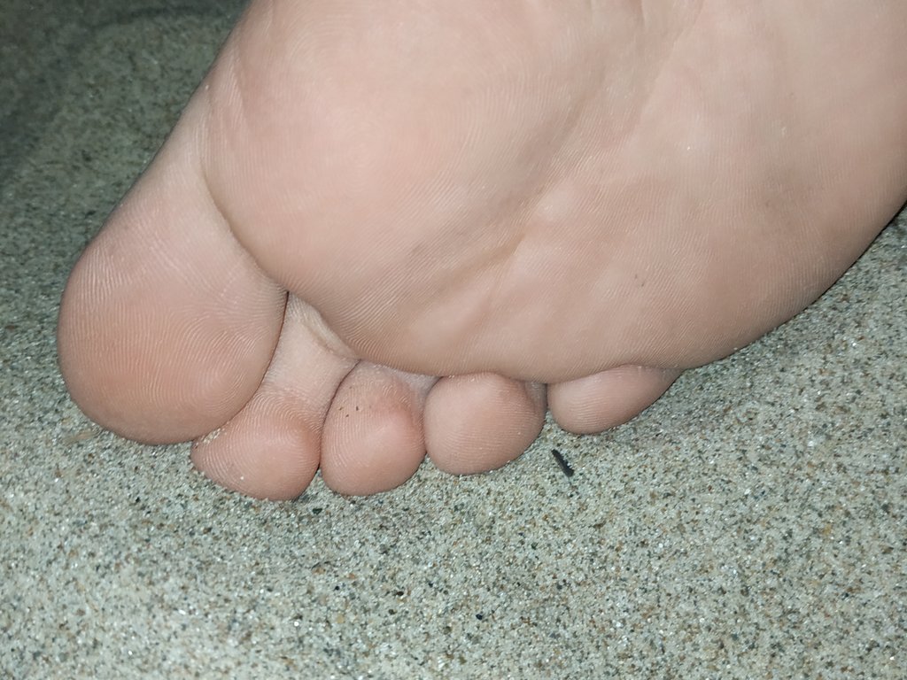 Juli sleepy toes on the sand #2