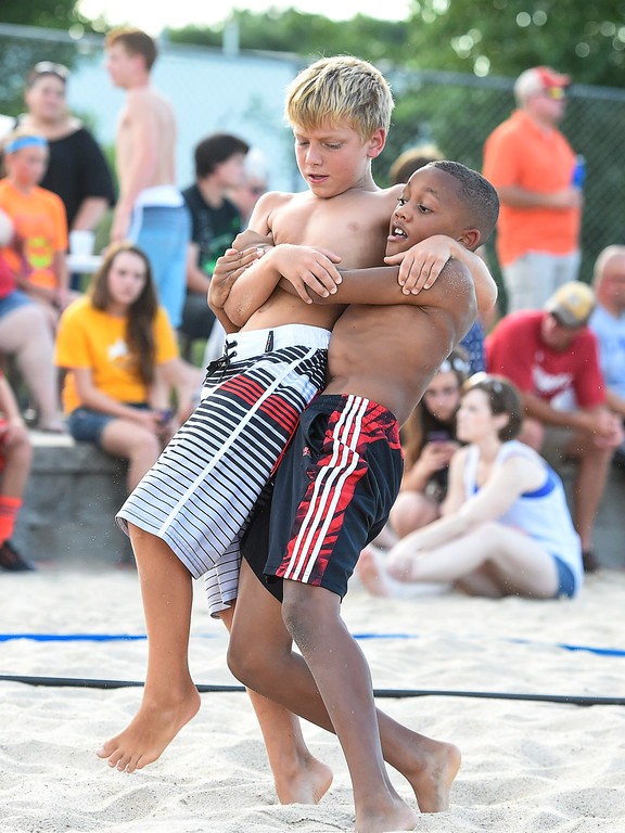 beach wrestling