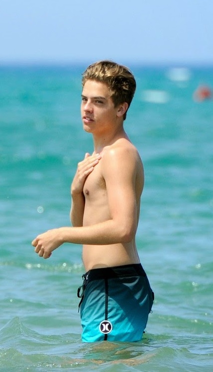 cole-dylan-sprouse-italian-beach