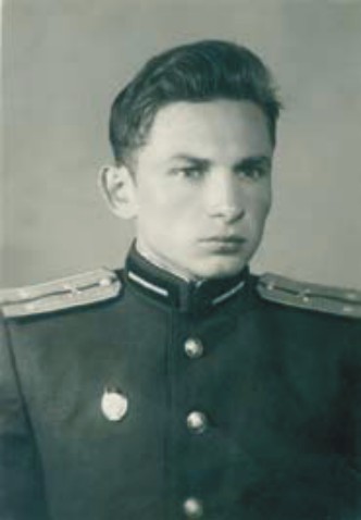 Лейтенант Ю. Киршин.1952г..jpg