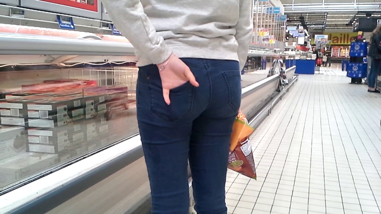 carrefour (jeans bleu..haut gris