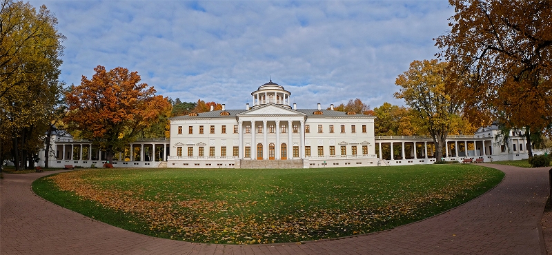 Панорама дворца осенью3.jpg