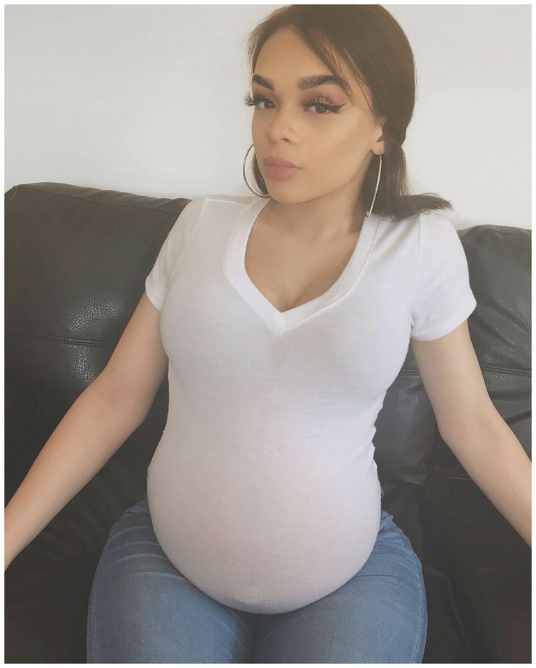 pregnant tight top and jeans.jpg