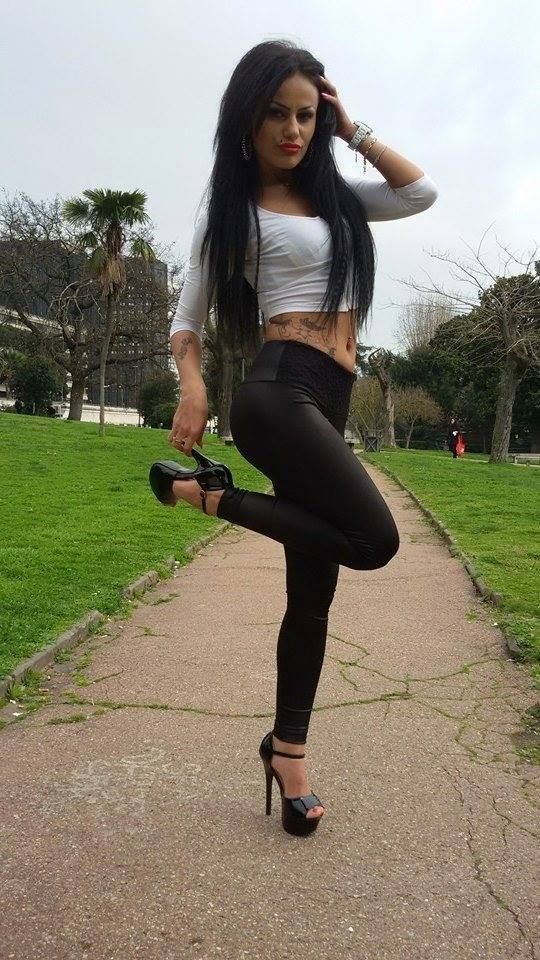 chav girl black leggings.jpg