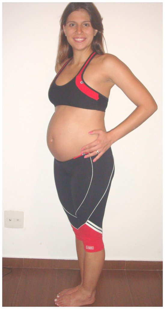 pregnant wearing leggings and sp