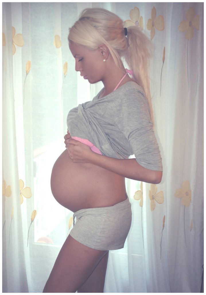 pregnant blonde gray shorts.jpg
