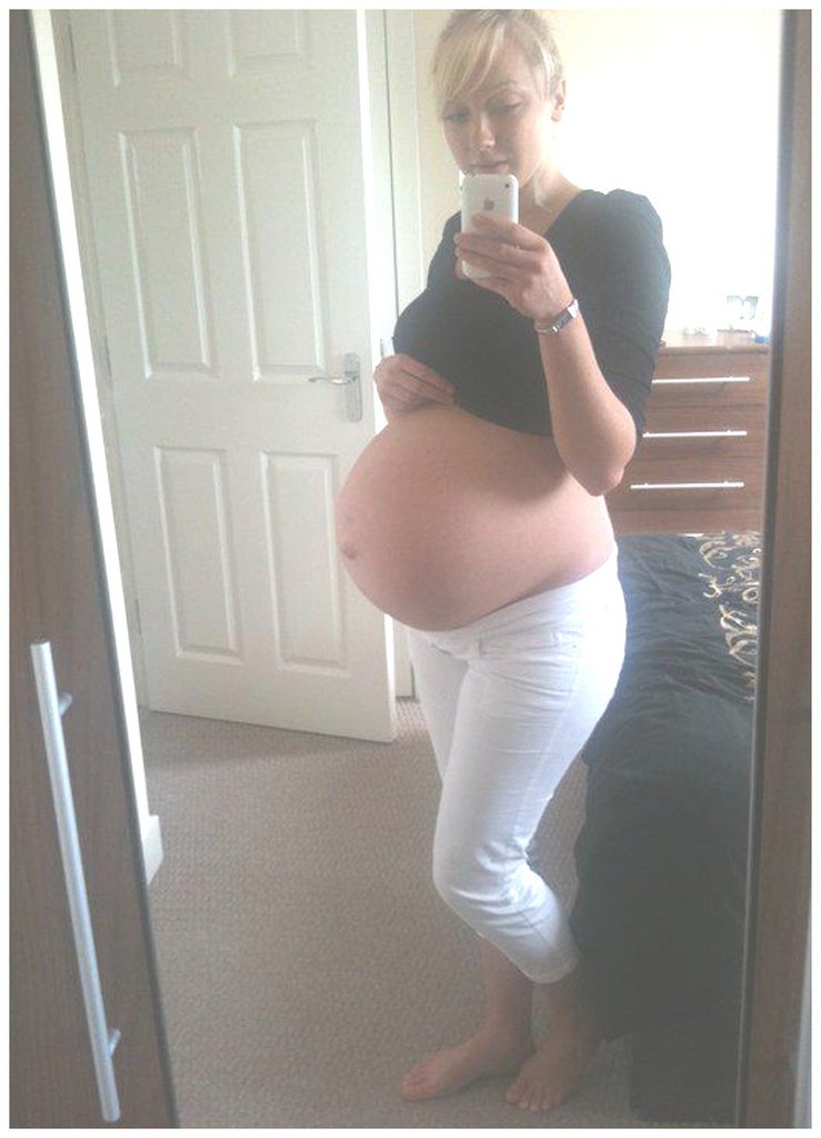 pregnant blonde white jeans.jpg