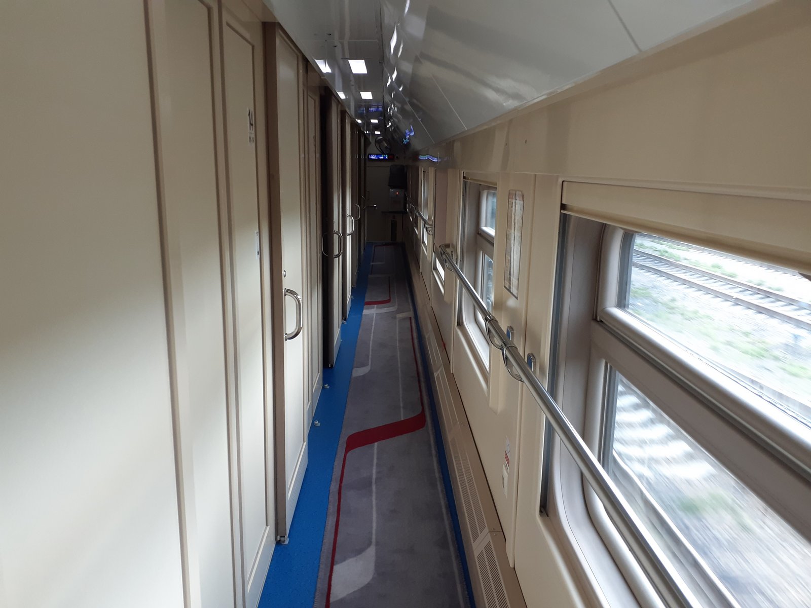 Двухэтажный поезд фото купе второго этажа