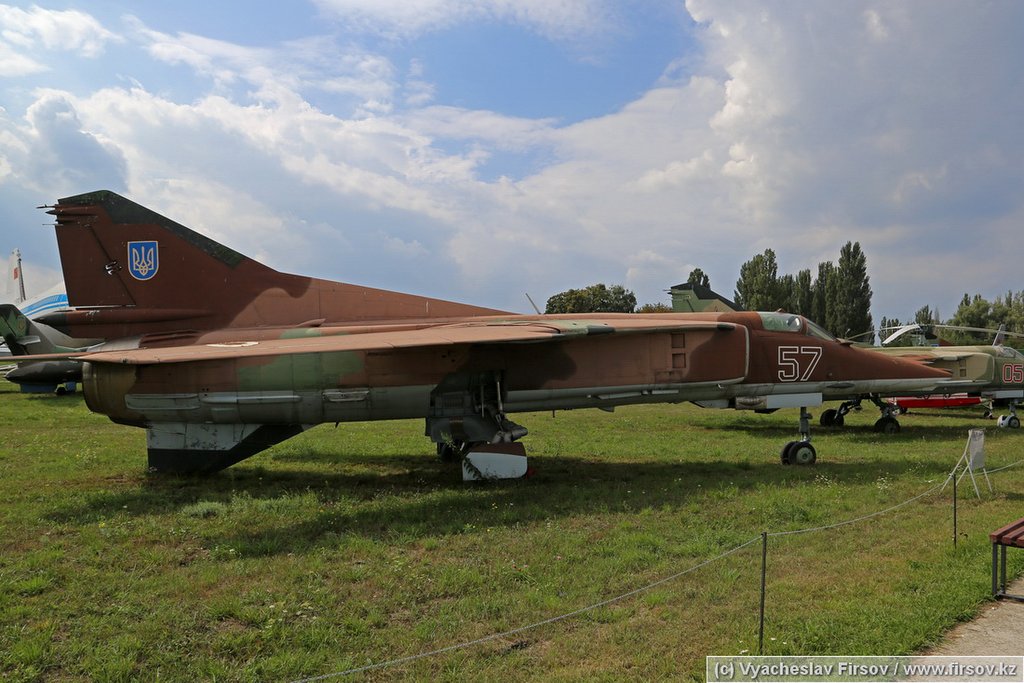 MiG-27K_57_Ukraine_Air_Force_1_I
