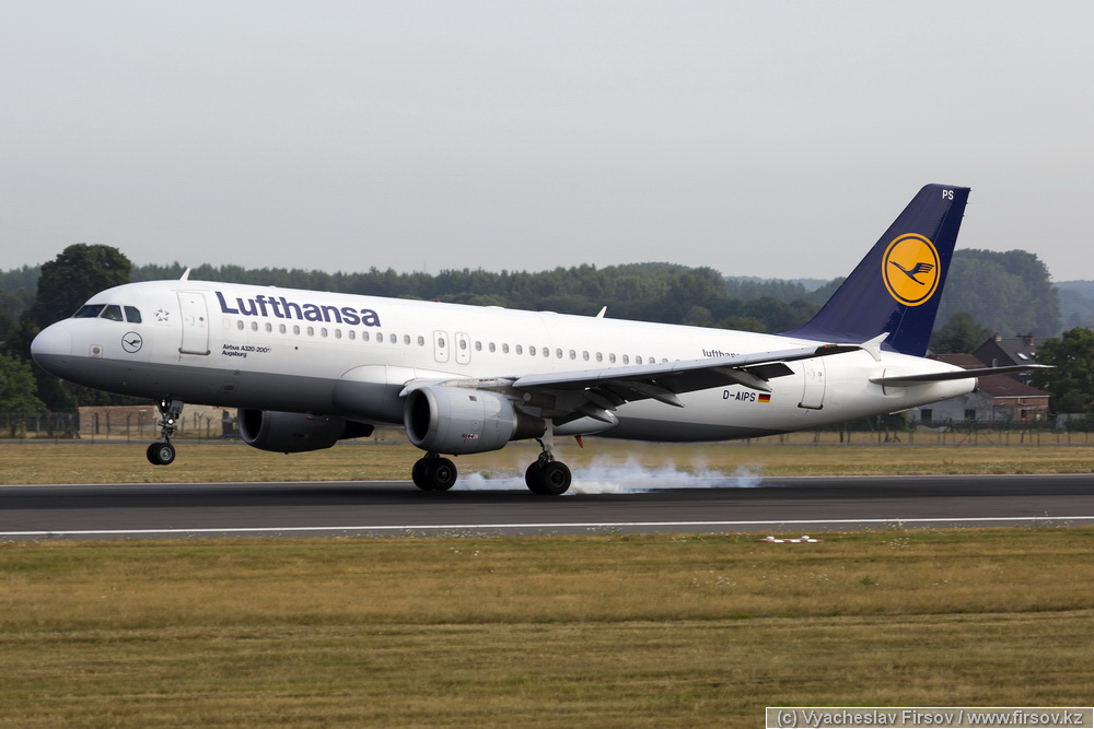 A-320_D-AIPS_Lufthansa_1_BRU.jpg