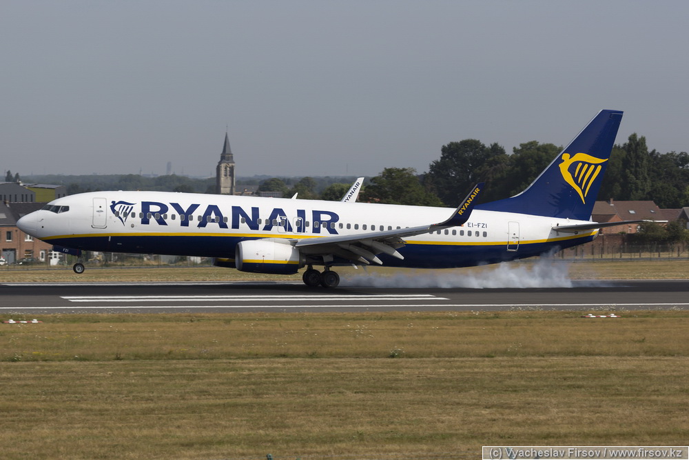 B-737_EI-FZI_Ryanair_1_BRU.jpg