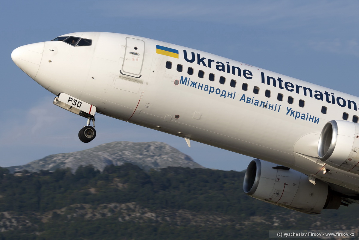 B-737_UR-PSO_Ukraine_Internation