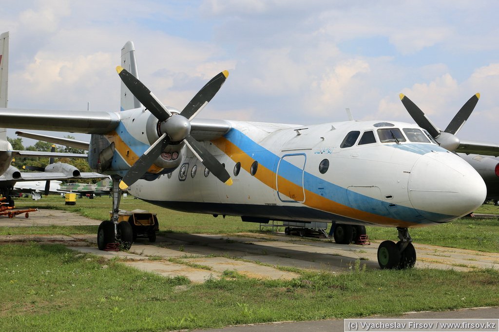An-26_UR-46801_Air_Ukraine_2_IEV