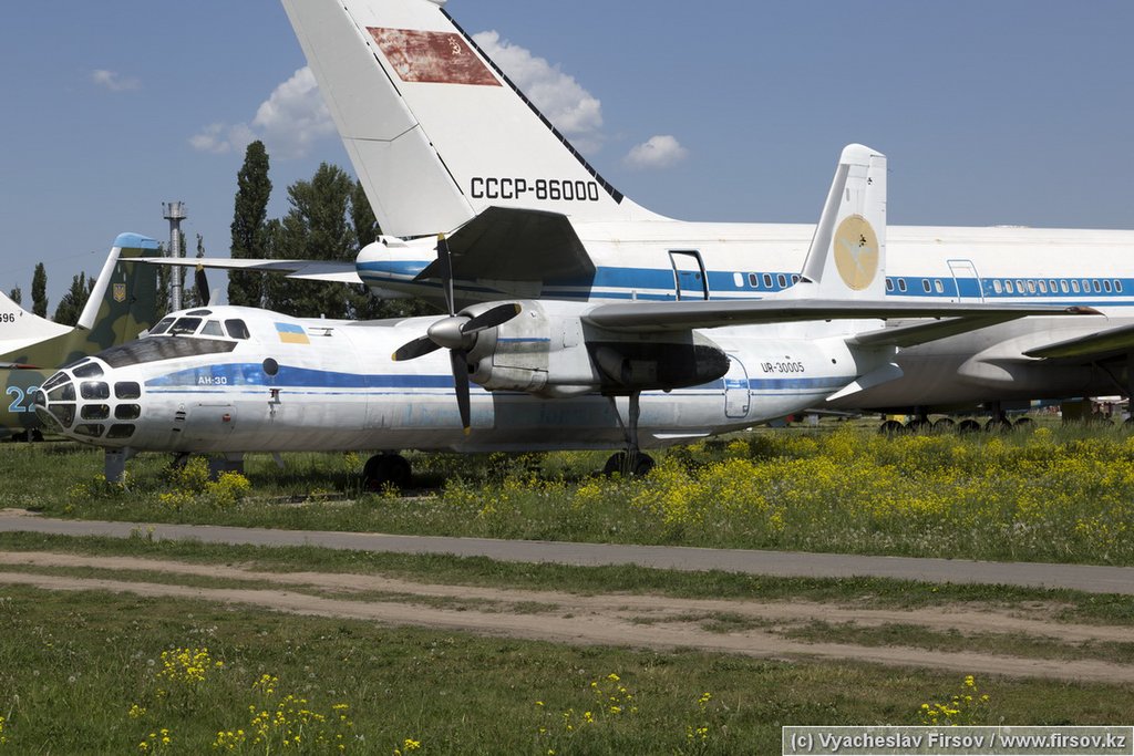 An-30_UR-30005_Ukraine_National_