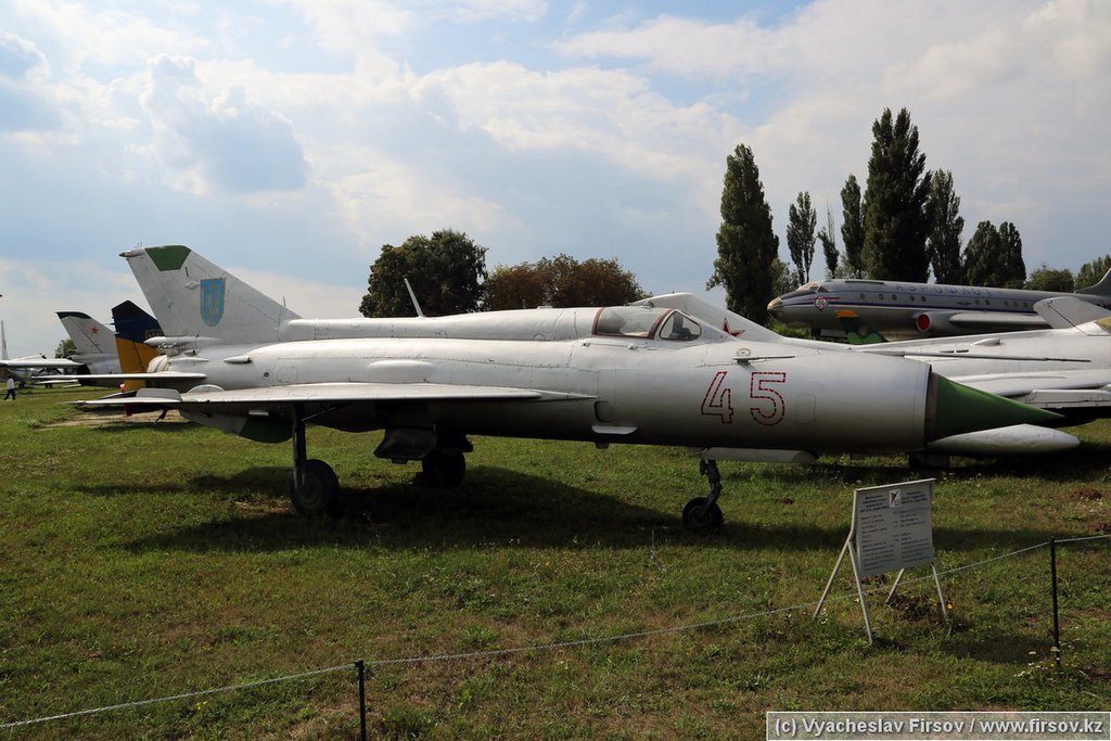 MiG-21E_M-21_45_Zhulyany_1_IEV.j