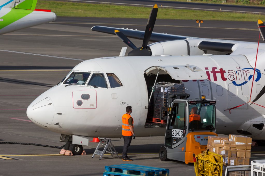 ATR-42_EC-JBN_Swiftair_2_FNC.jpg