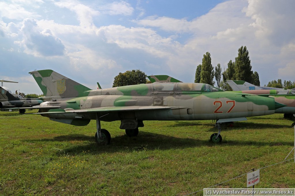 MiG-21UM_27_USSR_Air_Force_1_IEV