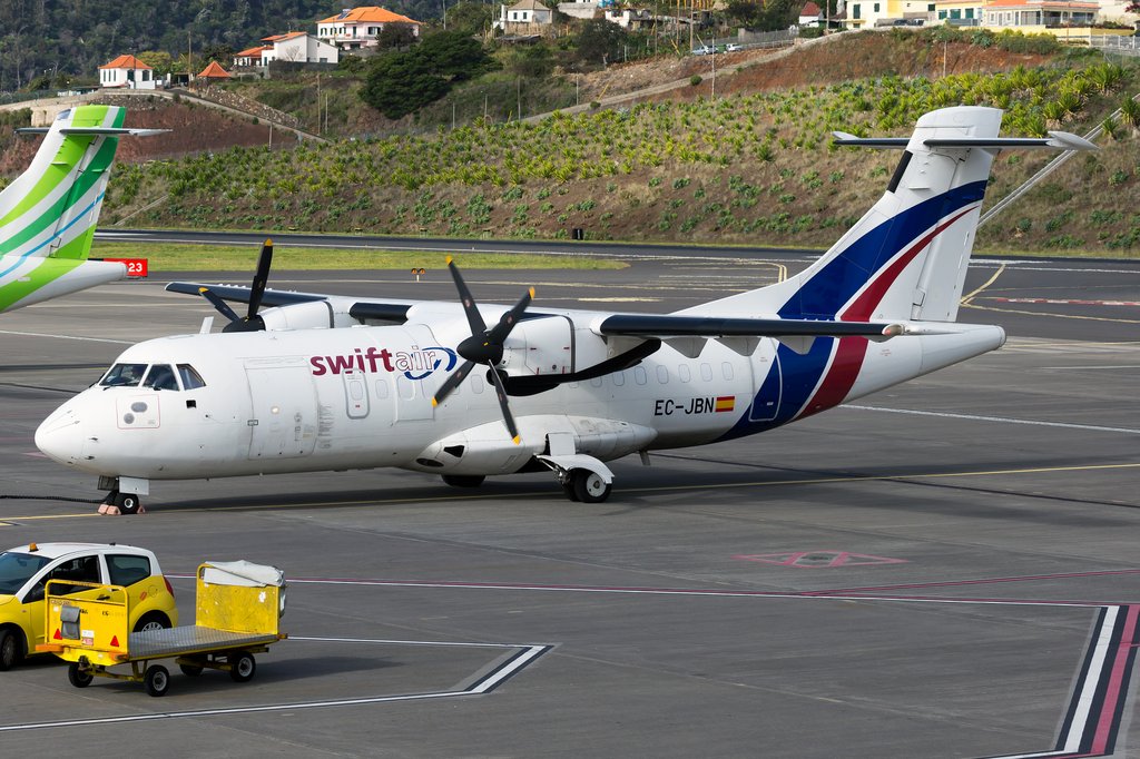 ATR-42_EC-JBN_Swiftair_3_FNC.jpg
