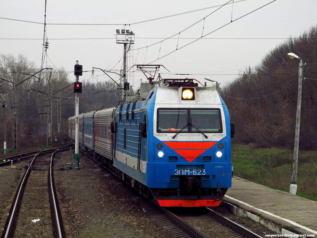 Электровоз ЭП1М-623. станция Сер