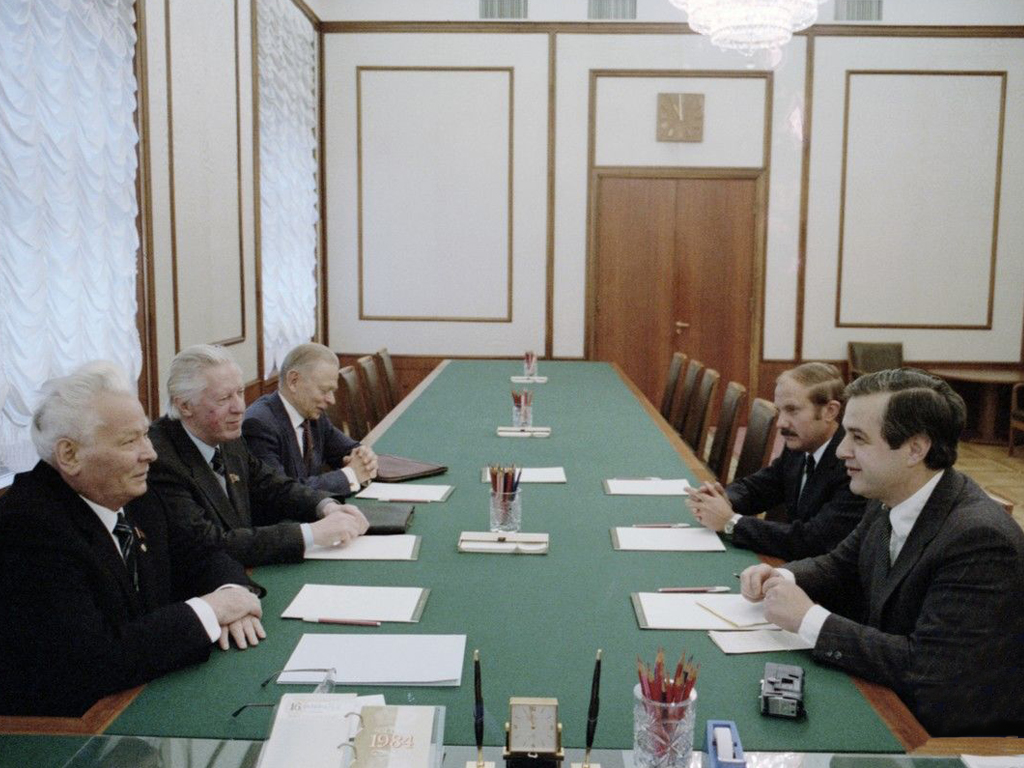 min_Черненко и Душко Додер 16 октября 1984.jpg