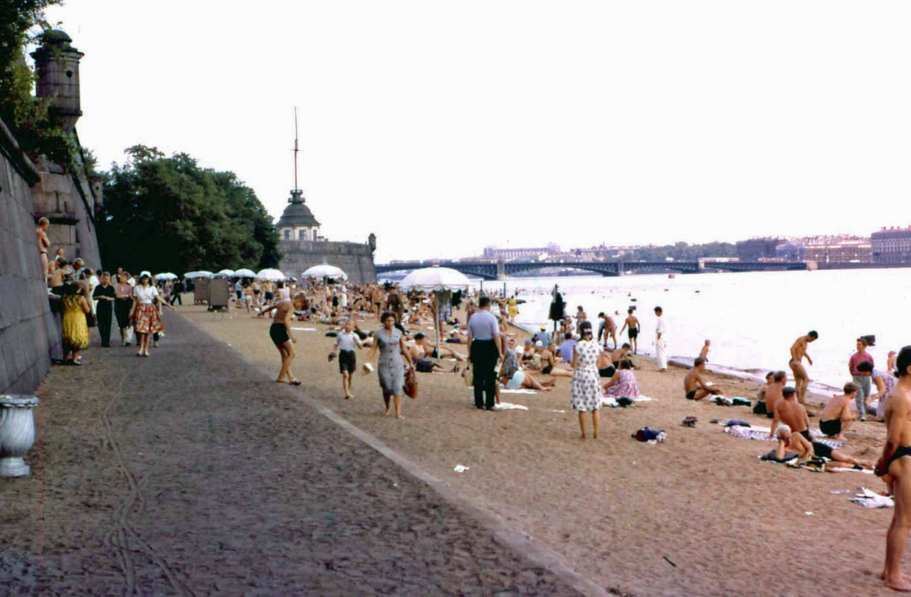 Пляж у Петропавловки, 1961 год