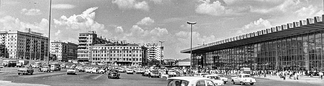 Пл. Курского вокзала, 1973